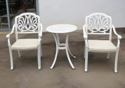 Белый набор мебели из литого алюминия Charlie 2 в Самаре 